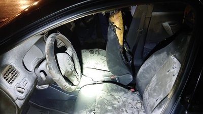 У Чернігові через феєрверк загорілася автівка У Чернігові через феєрверк загорілася автівка