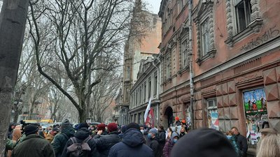 В Одесі вийшли на мітинг проти знесення колишнього пам'ятника архітектури В Одесі вийшли на мітинг проти знесення колишнього пам'ятника архітектури