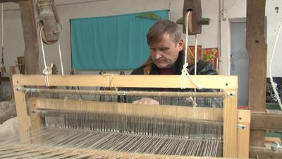 Гончарні круги, ткацькі й токарні верстати реставрує черкасець Володимир Стадник Гончарні круги, ткацькі й токарні верстати реставрує черкасець Володимир Стадник