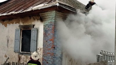На Чернігівщині під час пожежі власного будинку загинув чоловік