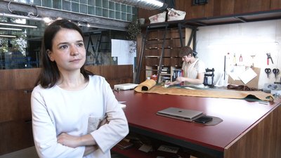 В Івано-Франківську для бійців ЗСУ виготовляють ремені ручної роботи