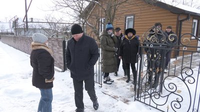 Просідання землі над шахтами на Прикарпатті: голова ОДА відвідав село і зробив заяву Просідання землі над шахтами на Прикарпатті: голова ОДА відвідав село і зробив заяву