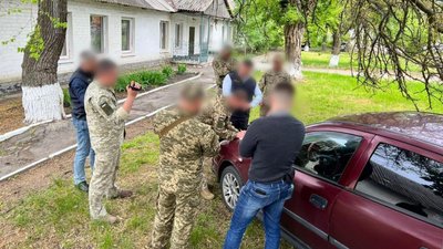 10 тис. грн щомісяця. На Дніпропетровщині за підозрою в хабарництві затримали високопосадовця військової частини
