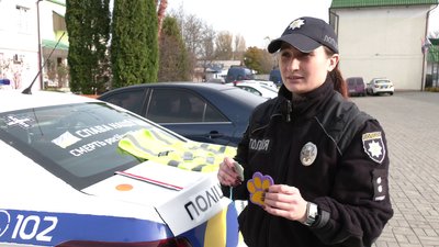 Як бути помітним у темноті: рівненські поліцейські радять вдягати світловідбиваючі елементи