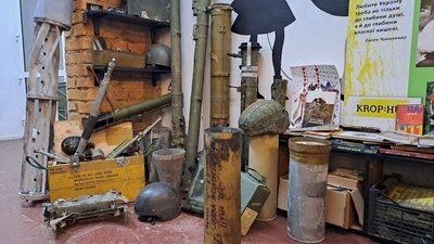 Залишки боєприпасів, одяг, сухпайки. У Кропивницькому створили музей трофеїв з поля бою