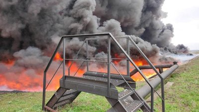 У Лисичанську російські окупанти обстріляли нафтопереробний завод