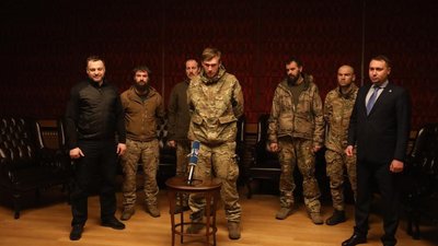 "Емоції переповнюють": перша поява звільнених командирів Редіса, Волини та Паламара. СУСПІЛЬНЕ | ВІДЕОНОВИНИ