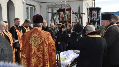 На Тернопільщині попрощалися із загиблим військовослужбовцем На Тернопільщині попрощалися із загиблим військовослужбовцем