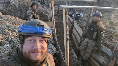 Окопи на лінії фронту Окопи на лінії фронту