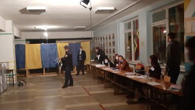 Через коротке замикання на одній із виборчих дільниць у Львові зникло світло