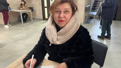Переселенка з Бахмута Олена Панченко Переселенка з Бахмута Олена Панченко