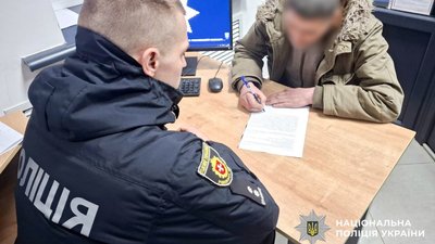 Поліція розшукала чоловіка, який у Рівному запустив салют, 25 лютого 2026 року