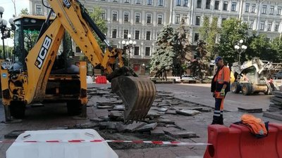 У Києві розпочали ремонт Театральної площі. Коли планують завершити