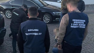 На Закарпатті затримали прикордонника за підозрою у організації перевезення сигарет через кордон На Закарпатті затримали прикордонника за підозрою у організації перевезення сигарет через кордон