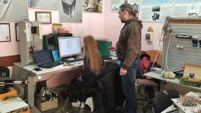 Перевірка "Щедриком": у Луцьку винахідники музикою діагностують роботу верстата Перевірка "Щедриком": у Луцьку винахідники музикою діагностують роботу верстата