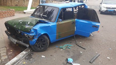 На Одещині зіштовхнулися шість автівок: двоє людей поранені На Одещині зіштовхнулися шість автівок: двоє людей поранені