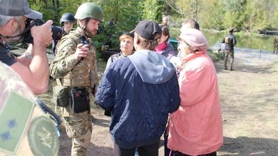 Люди переховувались у лісіі поблизу Слов'янська Люди переховувались у лісіі поблизу Слов'янська