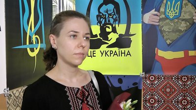 У Запорізькій бібліотеці виставили патріотичні плакати У Запорізькій бібліотеці виставили патріотичні плакати