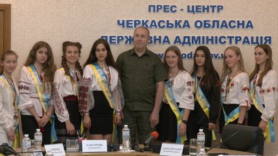 Відзнаки за досягнення: у Черкасах нагородили випускників санаторних шкіл Відзнаки за досягнення: у Черкасах нагородили випускників санаторних шкіл