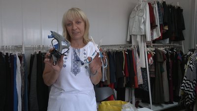 В Івано-Франківську переселенців навчали виготовляти іграшки із вживаного одягу В Івано-Франківську переселенців навчали виготовляти іграшки із вживаного одягу
