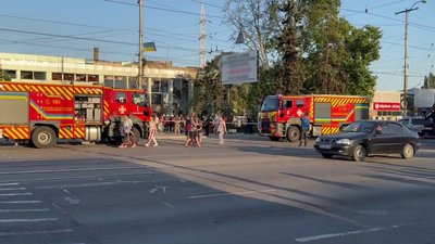"Бачив дим, бачив руйнування, людей, які просили допомогу": очевидці про обстріл Запоріжжя армією РФ "Бачив дим, бачив руйнування, людей, які просили допомогу": очевидці про обстріл Запоріжжя армією РФ