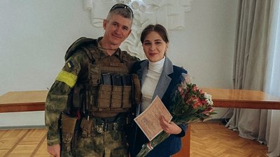 Змінив камеру на стрілецьку зброю: як на Харківщині воює телеоператор Микола Щиров Змінив камеру на стрілецьку зброю: як на Харківщині воює телеоператор Микола Щиров