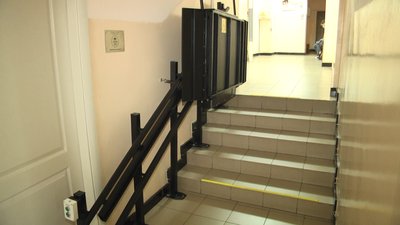 У Житомирській поліклініці встановили два підйомники для дітей, які пересуваються на візках У Житомирській поліклініці встановили два підйомники для дітей, які пересуваються на візках
