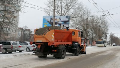 Снігоприбиральна машина підприємства "Універсал 2005" Снігоприбиральна машина підприємства "Універсал 2005"