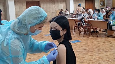 Центр масової вакцинації в Ужгороді працюватиме щосуботи та щонеділі з 9 до 17 години