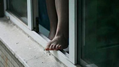 На Полтавщині 12-річний хлопчик випав із балкону