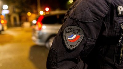 У Парижі поліція розігнала масштабну вуличну вечірку через порушення карантину