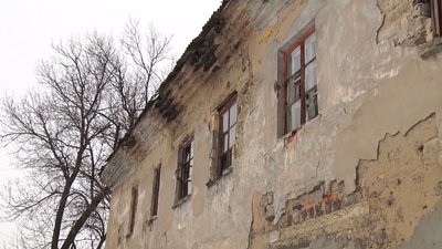 Стеля обвалилась у новорічну ніч: у Лисичанську на ремонт аварійного будинку немає грошей Стеля обвалилась у новорічну ніч: у Лисичанську на ремонт аварійного будинку немає грошей