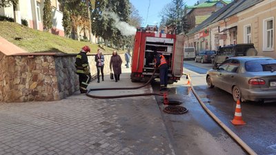 У центрі Тернополя горить підприємство спеціального зв’язку У центрі Тернополя горить підприємство спеціального зв’язку