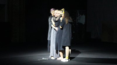 Акторки грають ролі у виставі "Молочайник", 13 листопада 2024 року, Миколаїв Акторки грають ролі у виставі "Молочайник", 13 листопада 2024 року, Миколаїв