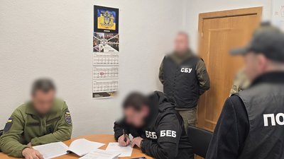 2,7 млн грн збитків: на Вінниччині підозрюють посадовців, які постачали несправні ліжка для оборонців 2,7 млн грн збитків: на Вінниччині підозрюють посадовців, які постачали несправні ліжка для оборонців