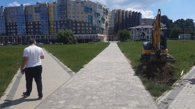 У Чернівцях відновили роботи з облаштування флагштока У Чернівцях відновили роботи з облаштування флагштока