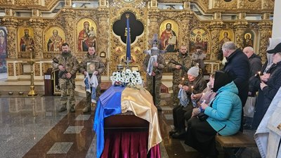 У Полтаві попрощалися із військовим Миколою Богомоловим