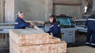 Опанували деревообробні верстати: 59 волинянок взяли участь в експериментальному проєкті
