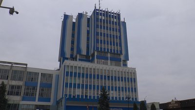 Місто "купує", завод – не коментує. Чи продадуть з аукціону ВО "Карпати"?