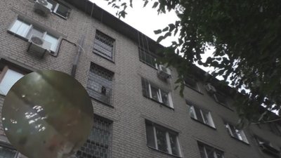 Сходи, повні води: у Запоріжжі підтопило підвал багатоквартирного будинку