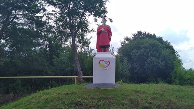 У селі на Львівщині оновили пам'ятник Хмельницькому: що кажуть експерти та місцеві мешканці У селі на Львівщині оновили пам'ятник Хмельницькому: що кажуть експерти та місцеві мешканці