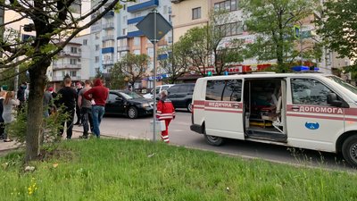 Кинувся під авто - ДТП Івано-Франківську Кинувся під авто - ДТП Івано-Франківську