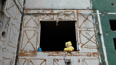 ФАБ-500 з неба: бомбардування вулиці Чорновола у Чернігові. РЕПОРТАЖ ФАБ-500 з неба: бомбардування вулиці Чорновола у Чернігові. РЕПОРТАЖ