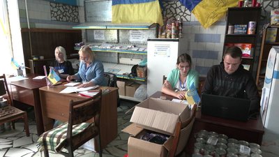 Діставали ліки для важкохворих, а нині допомагають військовим: як працює волонтерський штаб у Бурині Діставали ліки для важкохворих, а нині допомагають військовим: як працює волонтерський штаб у Бурині
