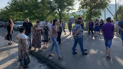 У Великому Березному перекрили дорогу: люди проти закриття школи У Великому Березному перекрили дорогу: люди проти закриття школи