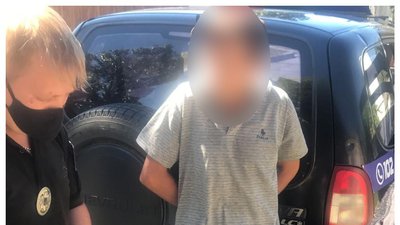 У Бердянську чоловік, погрожуючи ножем, зґвалтував жінку