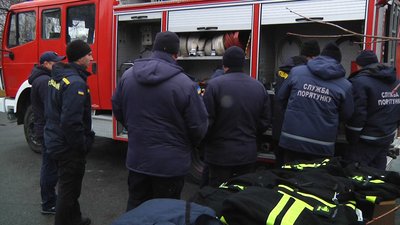 На Житомирщині за благодійні кошти бердичівським рятувальникам придбали пожежний автомобіль На Житомирщині за благодійні кошти бердичівським рятувальникам придбали пожежний автомобіль