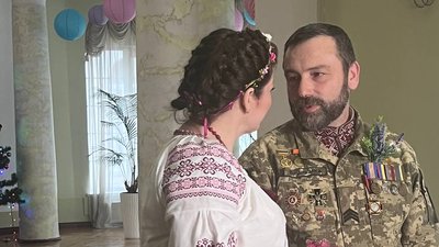 У Львові побралися військовий і волонтерка У Львові побралися військовий і волонтерка