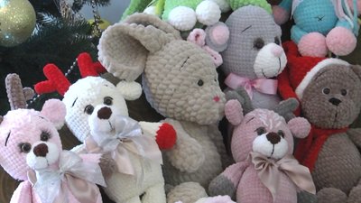 Майстриня з Луцька виготовляє іграшки