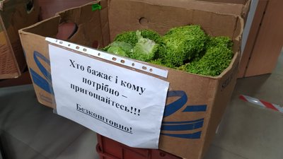 З магазина - у родину. На Волині роздають овочі нужденним З магазина - у родину. На Волині роздають овочі нужденним